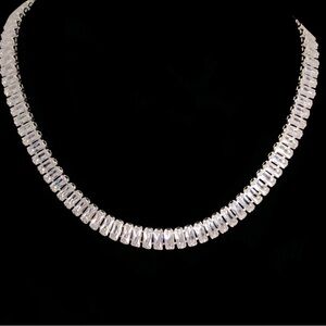 Elegant Silver Tennis Necklace with Sparkling Gemstones